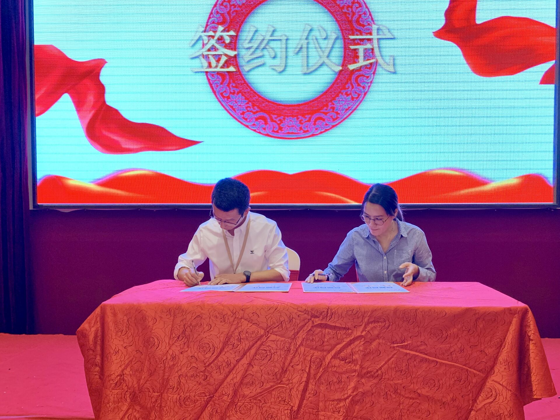 1569054172184370.jpg 杭州亞運(yùn)會官方靈芝產(chǎn)品供應(yīng)商|杭州亞運(yùn)會官方供應(yīng)商|中國靈芝十大品牌|仙客來靈芝|仙客來靈芝破壁孢子粉|仙客來孢子油|仙客來靈芝飲片|仙客來破壁孢子粉|靈芝孢子油|孢子粉|靈芝破壁孢子粉|靈芝|中華老字號