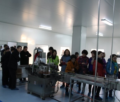 省農業(yè)廳副廳長程關懷、工會主席鄧付生一行蒞臨仙客來公司考察