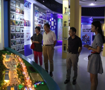 上?？茖W(xué)技術(shù)文獻(xiàn)出版社胡德仁主任蒞臨仙客來(lái)公司考察