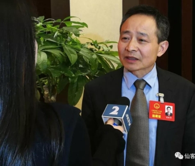 兩會(huì)上提了什么？這位人大代表再成各路媒體追逐焦點(diǎn)！