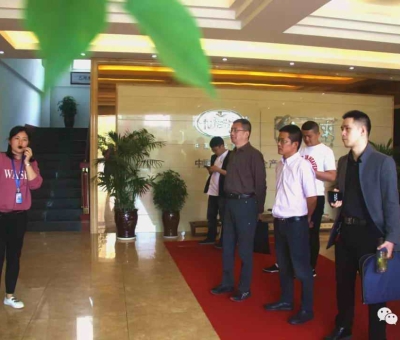 “堅(jiān)扶實(shí)業(yè)，造福人民”推動(dòng)食用菌產(chǎn)業(yè)升級(jí)！省發(fā)改委商價(jià)管理處領(lǐng)導(dǎo)蒞臨仙客來靈芝調(diào)研。