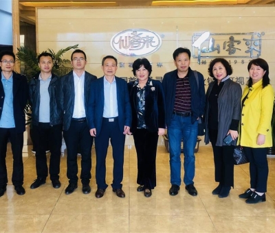 支持少數(shù)民族企業(yè)發(fā)展！延邊大學(xué)草仙藥業(yè)有限公司董事長(zhǎng)李英姬蒞臨江西仙客來(lái)公司進(jìn)行合作交流