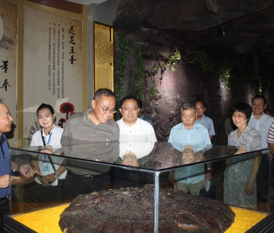 九江職業(yè)大學(xué)黨委書(shū)記，市教育局黨委書(shū)記、局長(zhǎng)熊穎蒞臨仙客來(lái)公司走訪調(diào)研